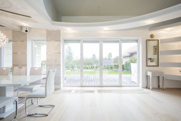 Luxury front room with window overlooking the garden